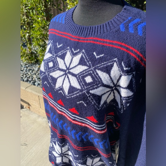 🎄 St John’s Bay Blue Snowflake sweater - Picture 2 of 5